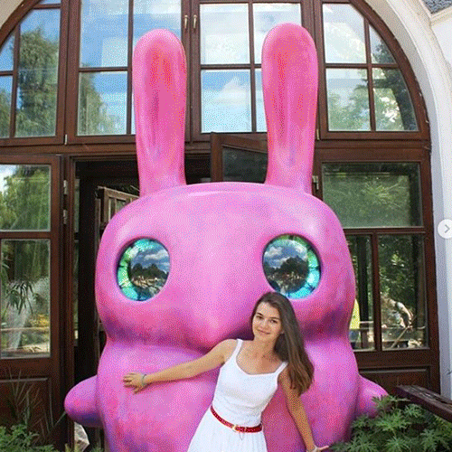 Скульптура Розовый Заяц, Оли Муравиной